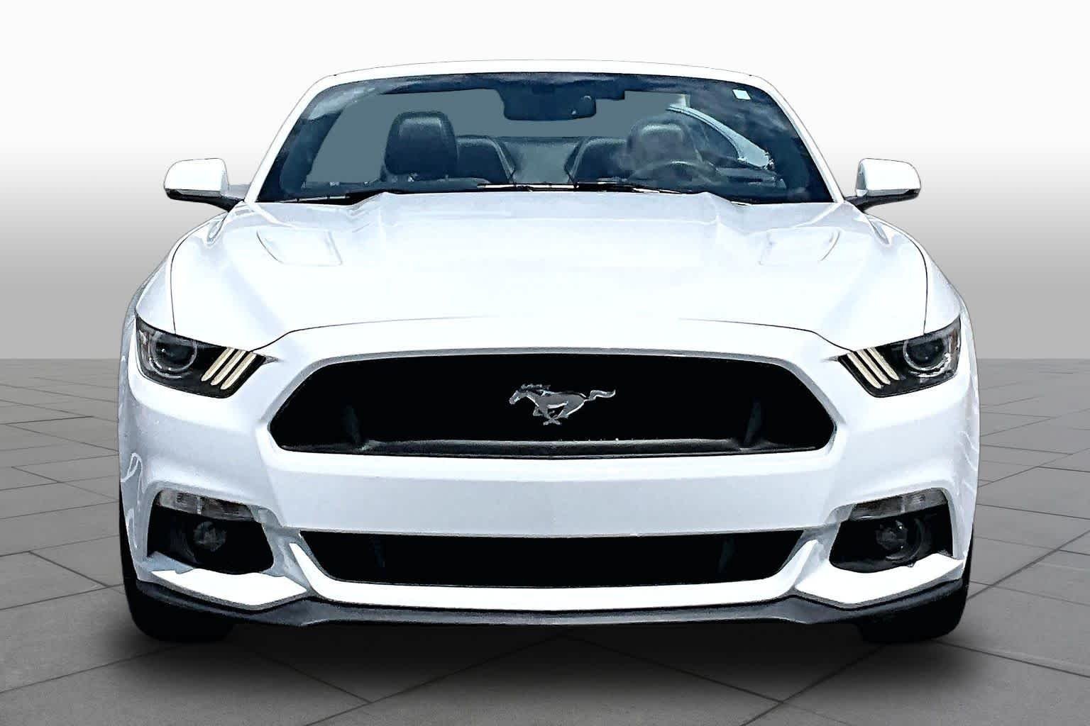 Used 2015 Oxford White Ford GT Premium image 4