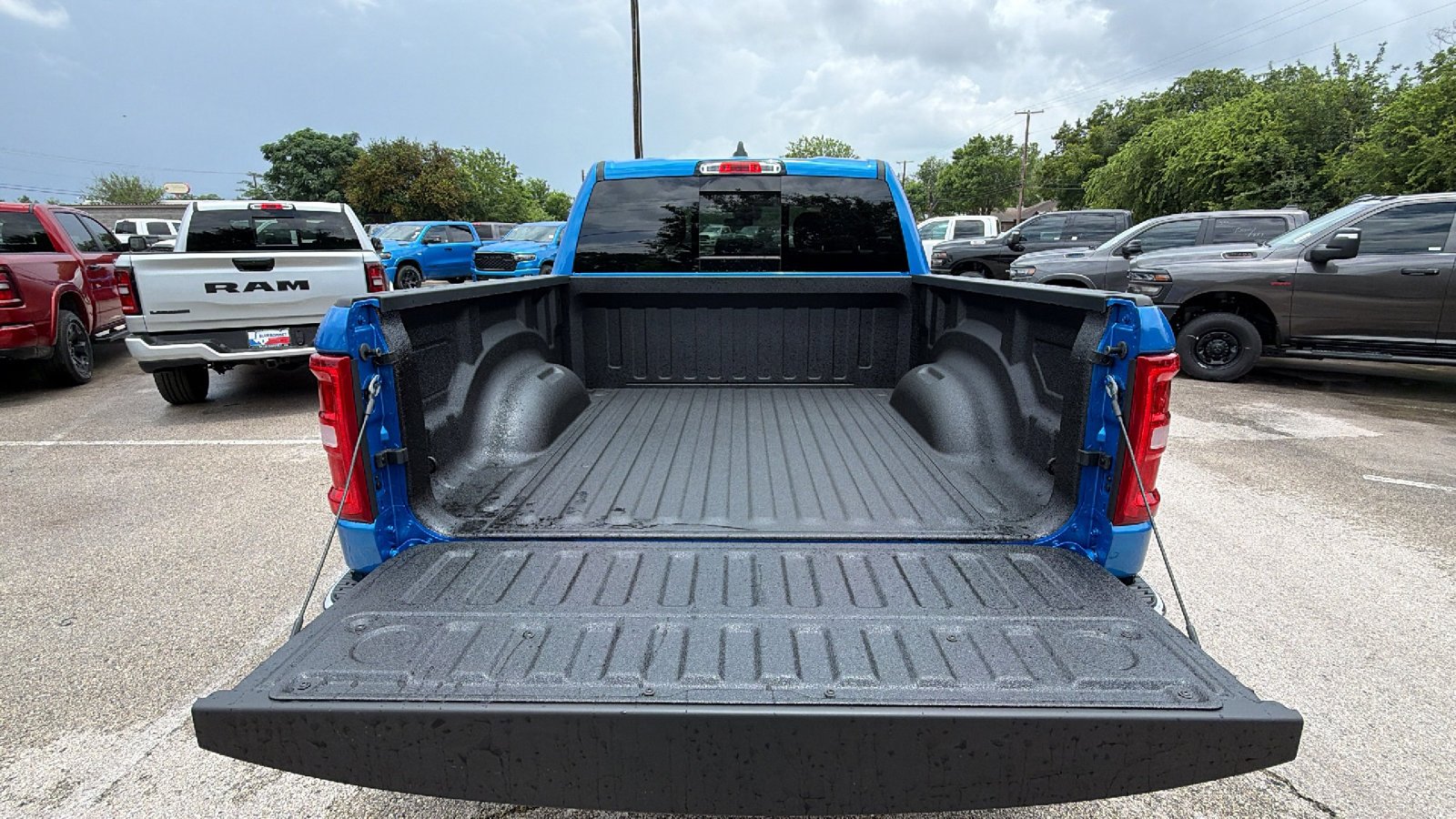 New 2026 Hydro Blue Pearl-Coat Exterior Paint RAM Tradesman image 24