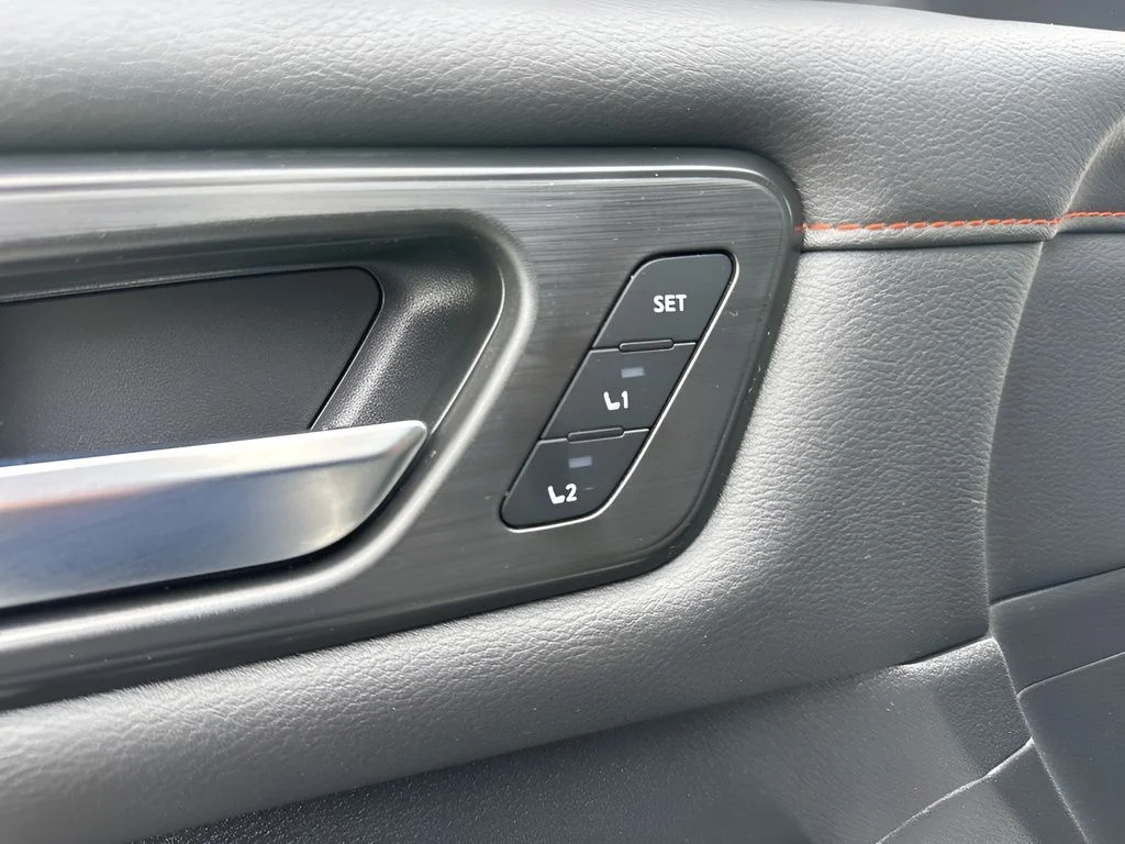 Used 2025 White Nissan PRO-4X image 11