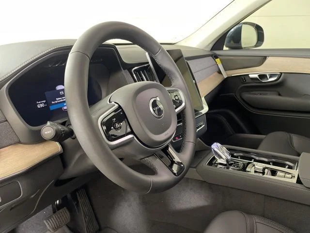 2025 Volvo XC90 Plus - Photo 12