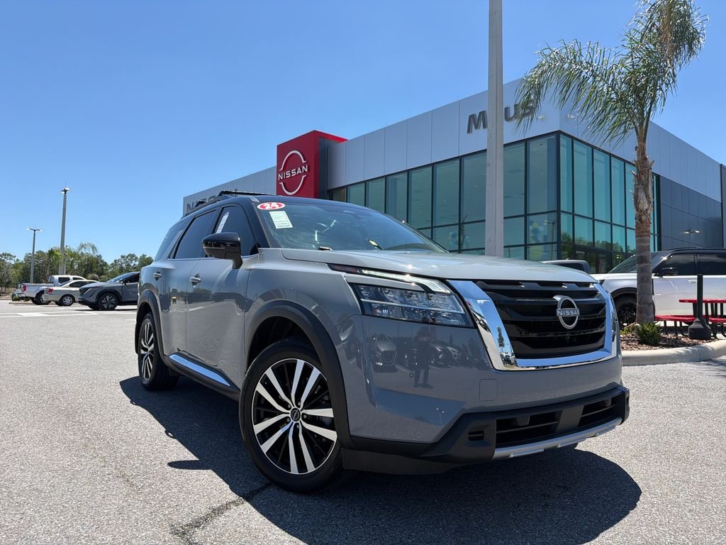 2024 Nissan Pathfinder Platinum 4WD's photo