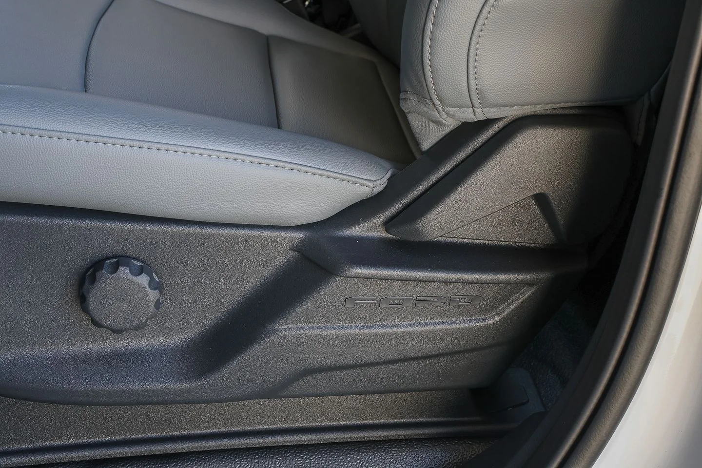 New 2026 Oxford White Ford F-450® XL image 10