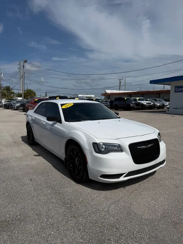 Used 2019  Chrysler Touring image 18