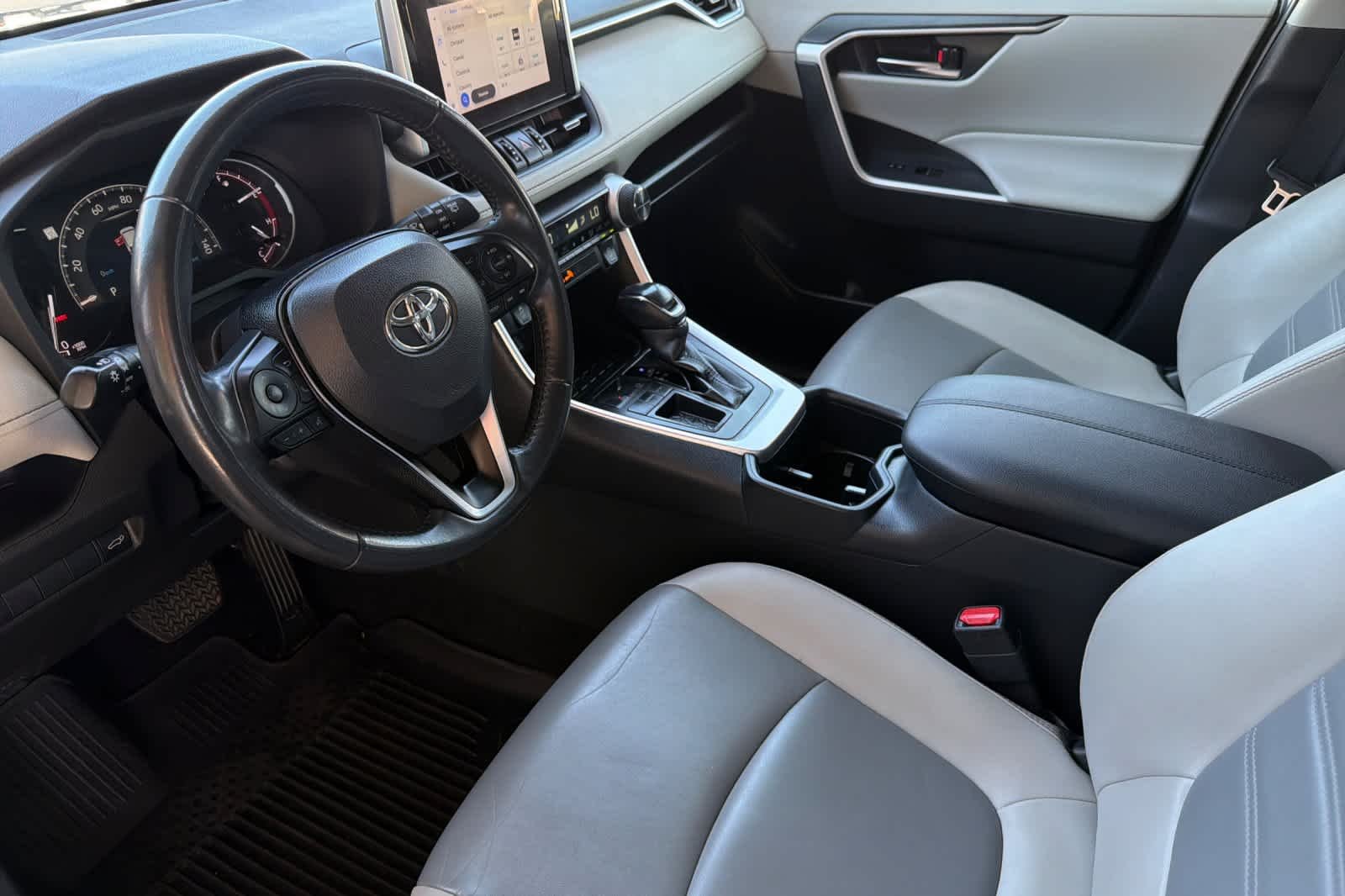 Used 2023 Silver Sky Metallic Toyota XLE Premium image 11