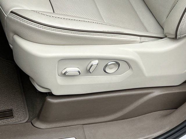 Used 2024 White Frost Tricoat GMC Denali image 11