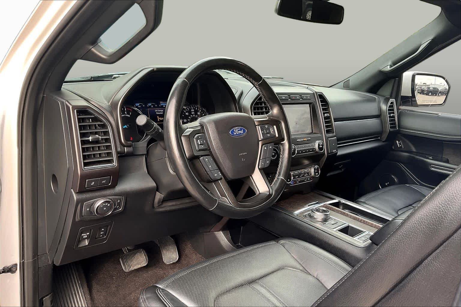 Used 2019 White Platinum Metallic Tri-Coat Ford Limited image 18