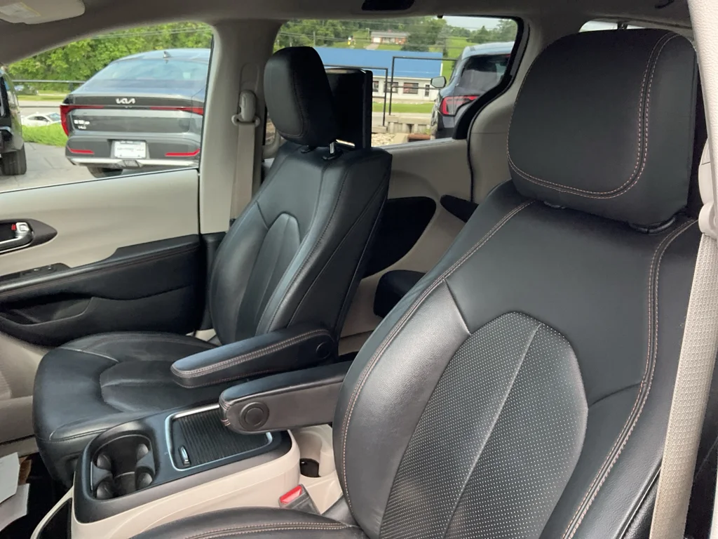 Used 2020 Bright White Clearcoat Chrysler Touring L Plus image 19