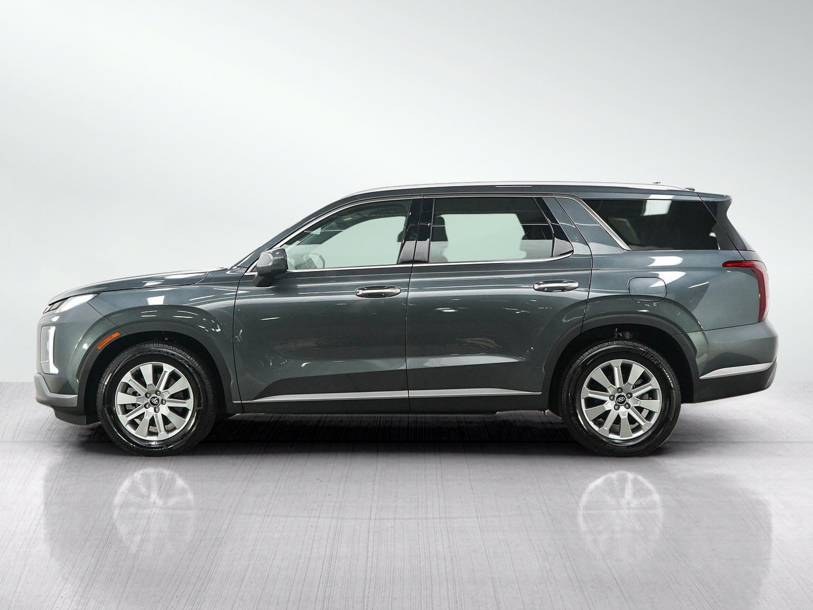 Certified 2025 Hyundai Palisade SEL with VIN KM8R2DGE7SU949367 for sale in Minneapolis, Minnesota