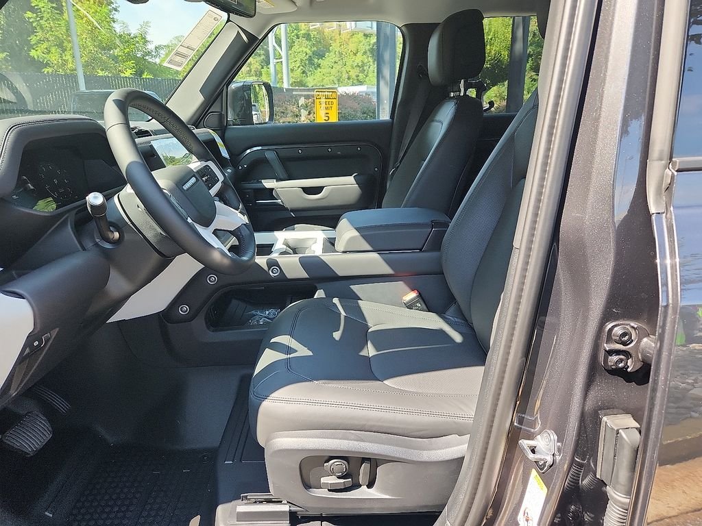 2026 Land Rover Defender S - Photo 6