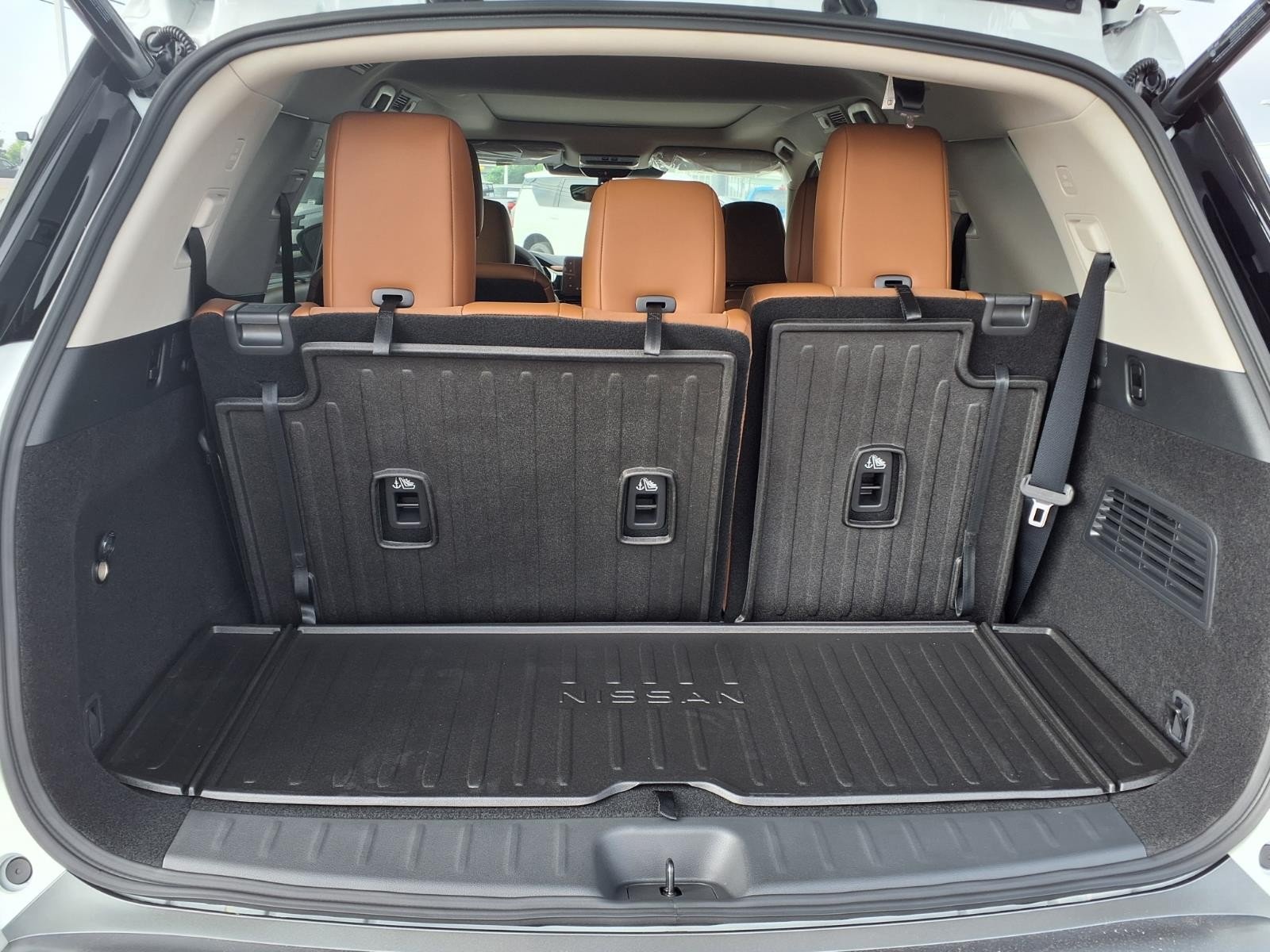 2026 Nissan Pathfinder Platinum White at Robbins Nissan