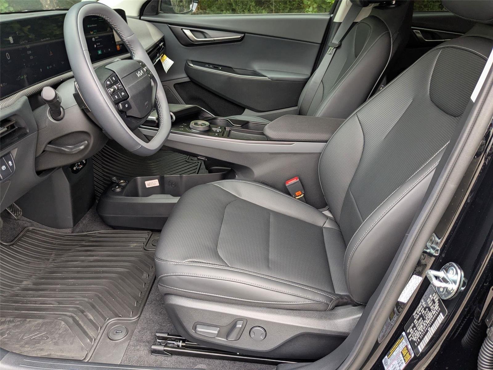 2025 Kia EV6 Wind - Photo 14