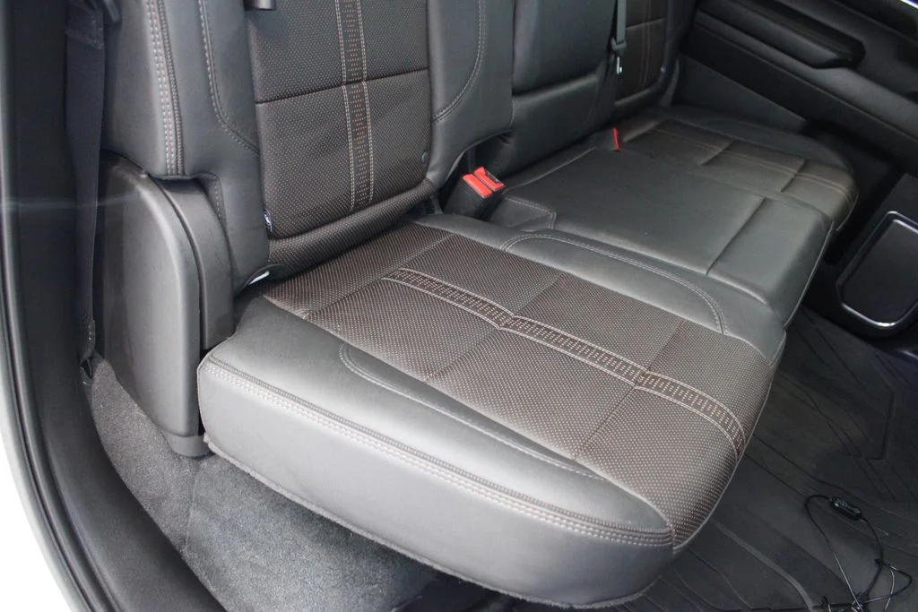 Used 2024 Pearl Chevrolet High Country image 28