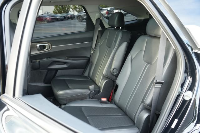 Used 2022 Black Kia EX image 16