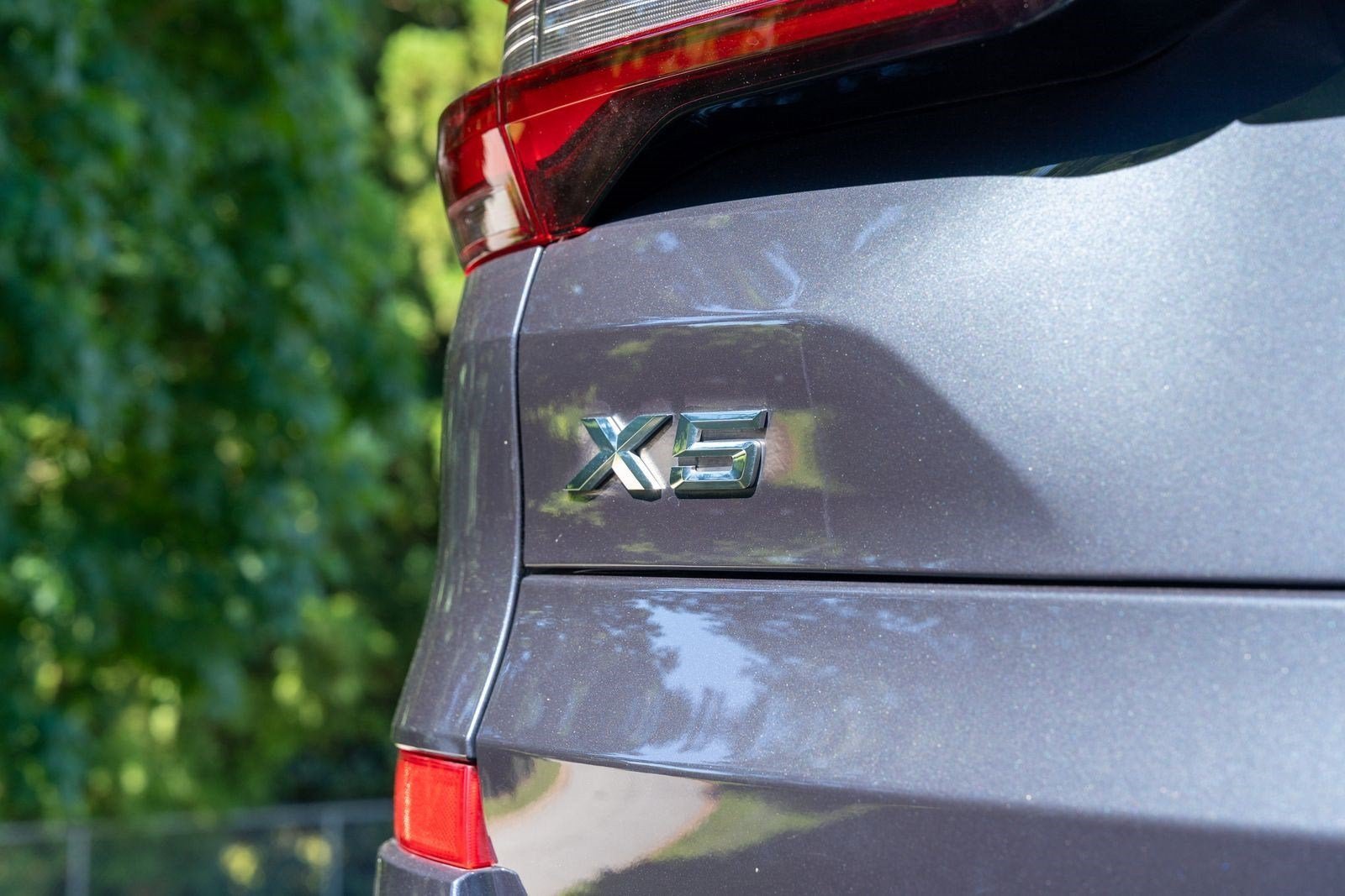 Used 2022 Arctic Grey Metallic BMW xDrive45e image 13