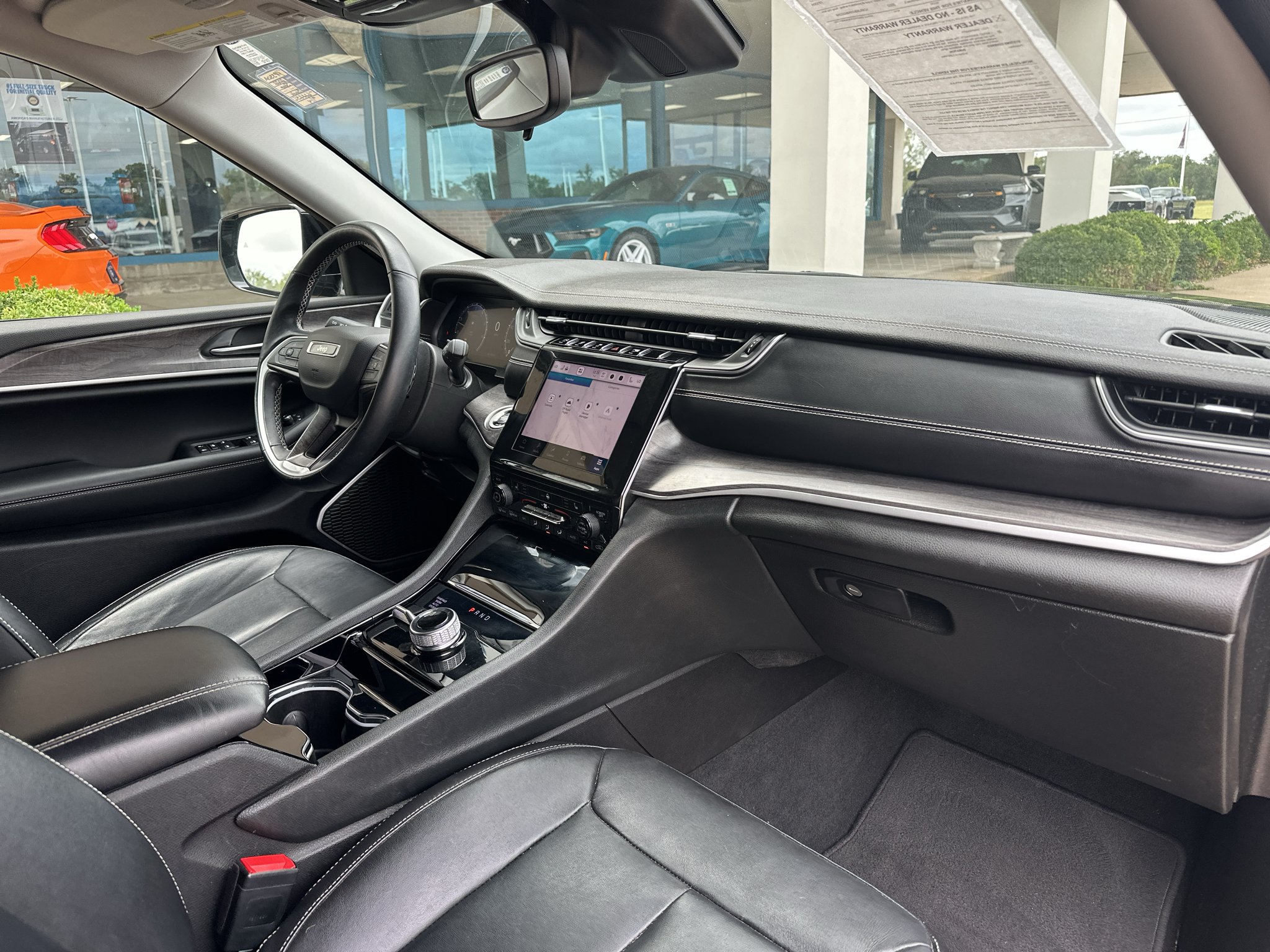 Used 2022 Diamond Black Crystal Pearlcoat Jeep Limited image 6