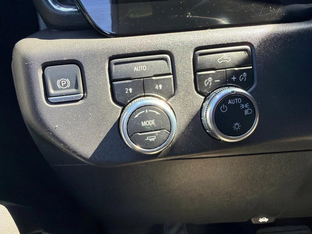Used 2022 ONYX BLACK GMC SLE image 21
