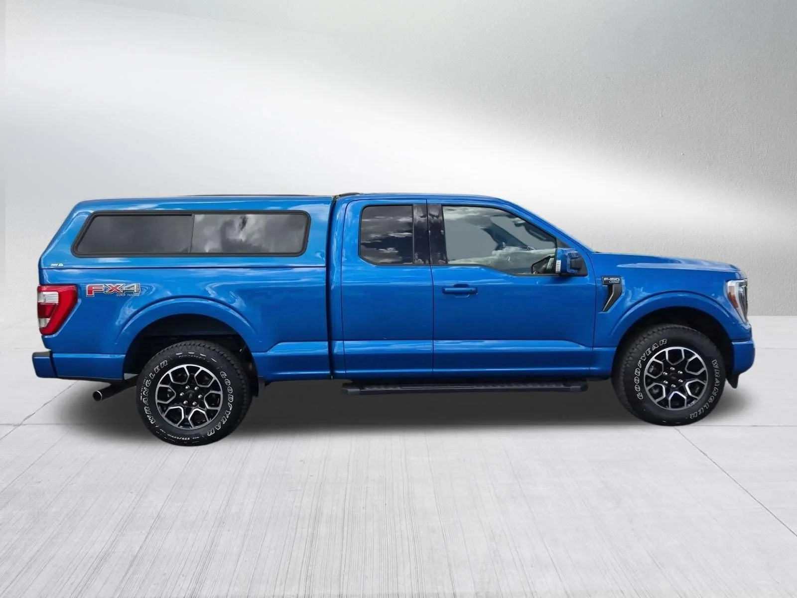 Used 2021 Blue Metallic Ford LARIAT image 6