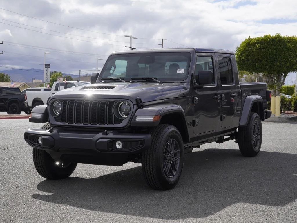 New 2026 Granite Crystal Metallic Clearcoat Jeep Sport S image 8