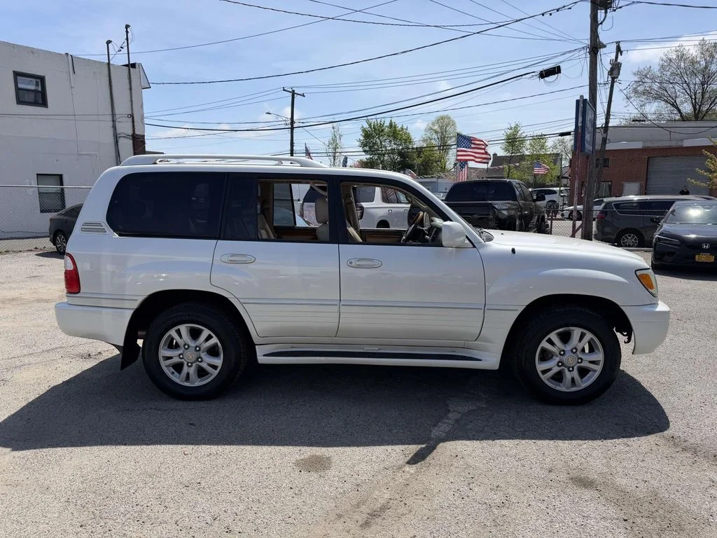 Used 2004 White Lexus 470 image 10