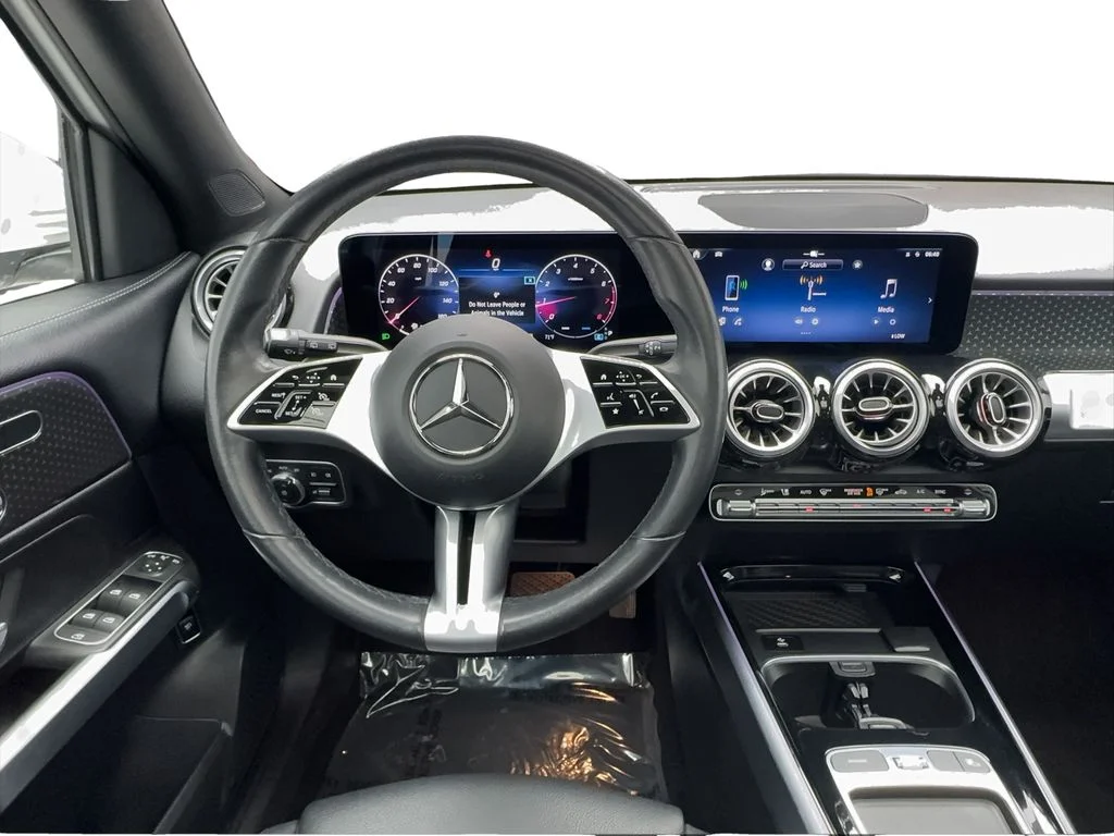 Used 2025 White Mercedes-Benz GLB 250 image 31