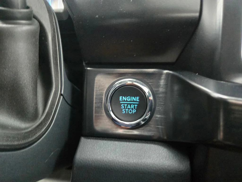 New 2026 Glacier Gray Metallic Tri-Coat Ford F-250® Lariat® image 15