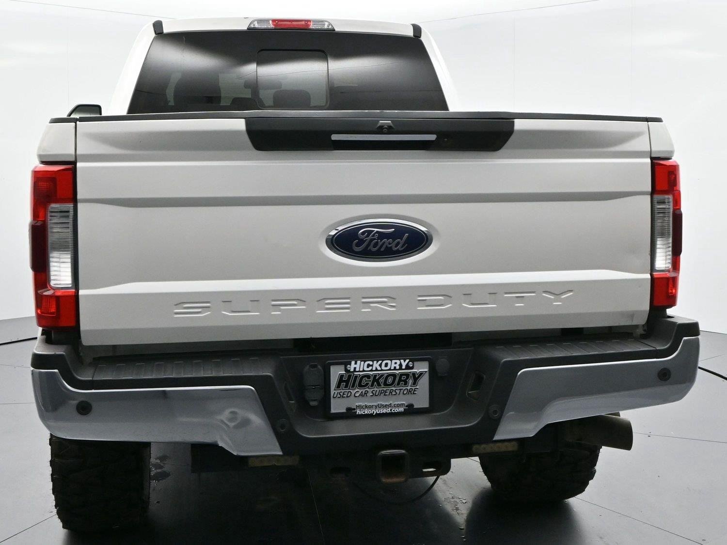 Used 2017 White Platinum Metallic Tri-Coat Ford Lariat image 6