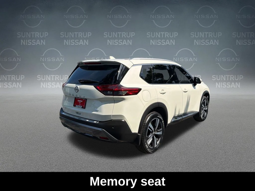 Used 2023 White Nissan SL image 11