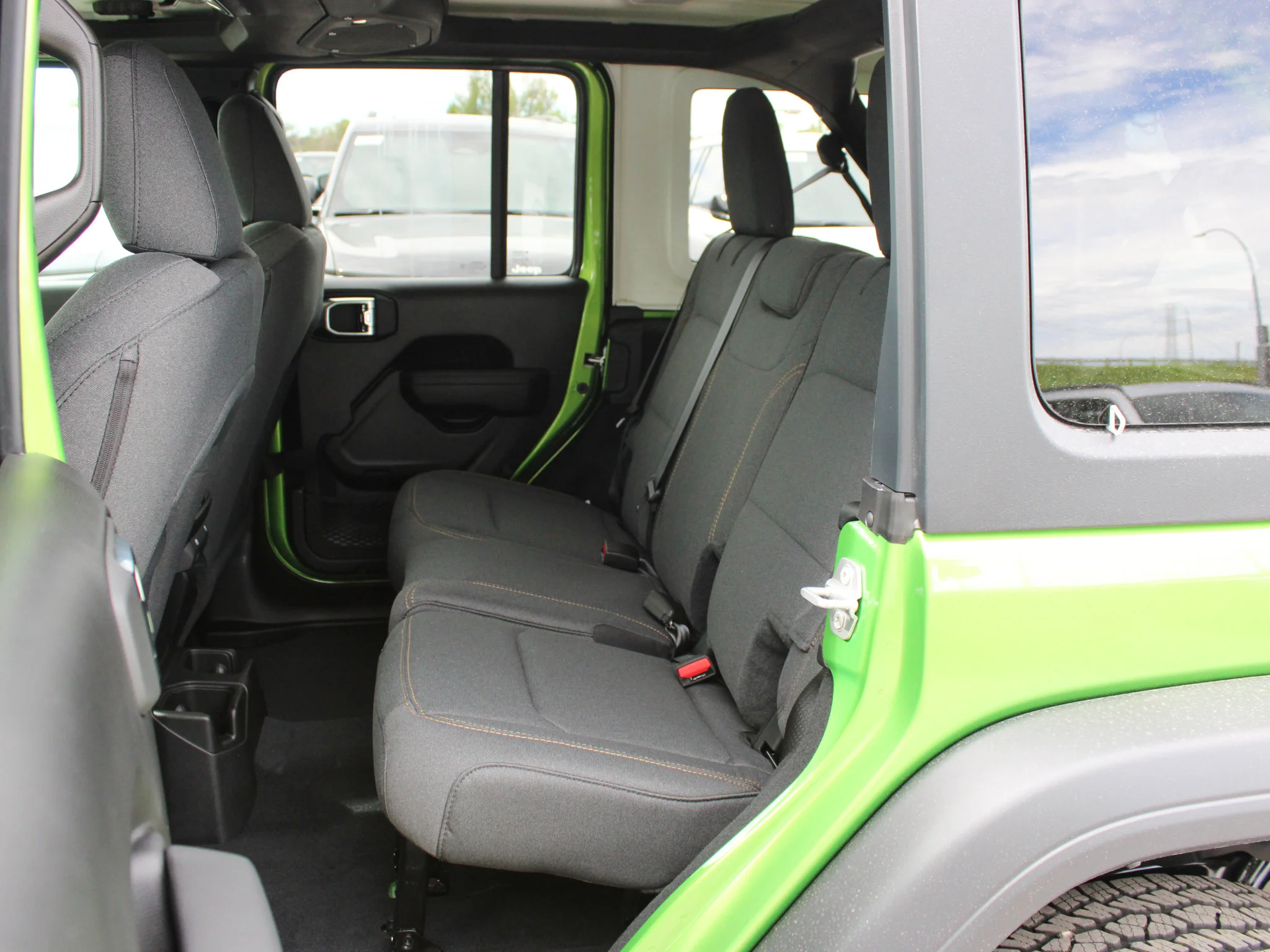 Used 2025 mojito Jeep Sport S* 4 Door 4x4, Remote Start, Heated Seats/Wheel, Alpine Audio image 8