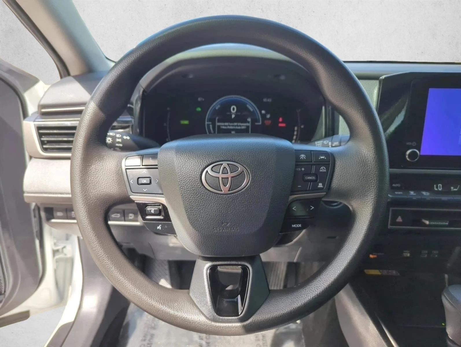 Used 2025 White Toyota LE image 16