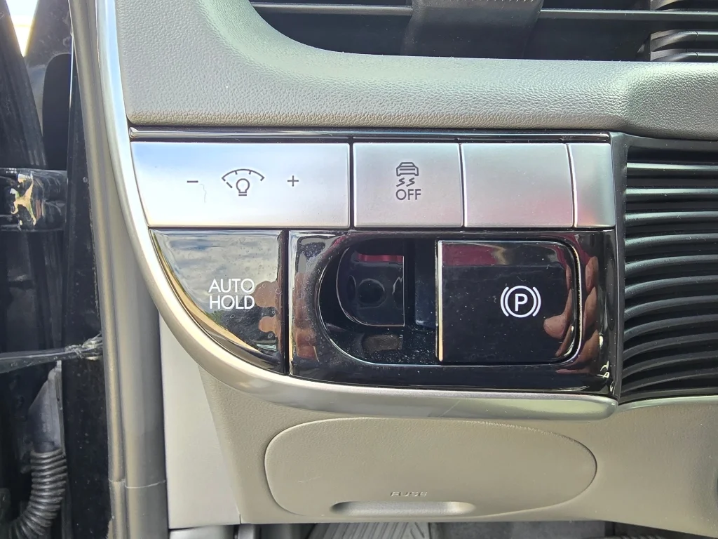 Used 2023 Abyss Black Hyundai SE image 19