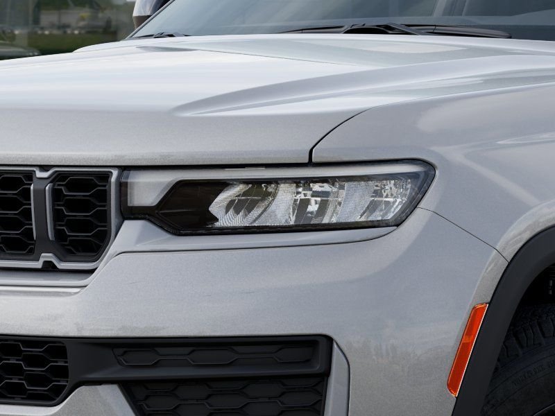 New 2026 Silver Zynith Exterior Paint Jeep Altitude image 10