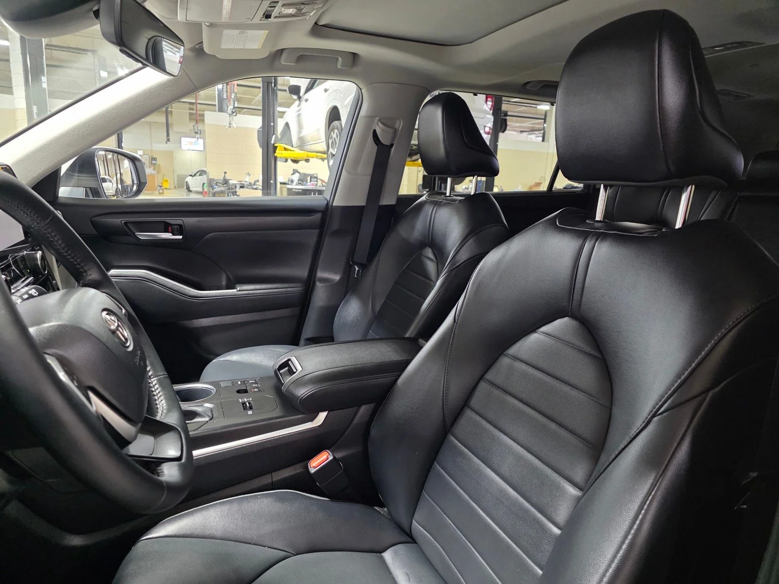 Used 2023 Wind Chill Pearl Toyota XLE image 23