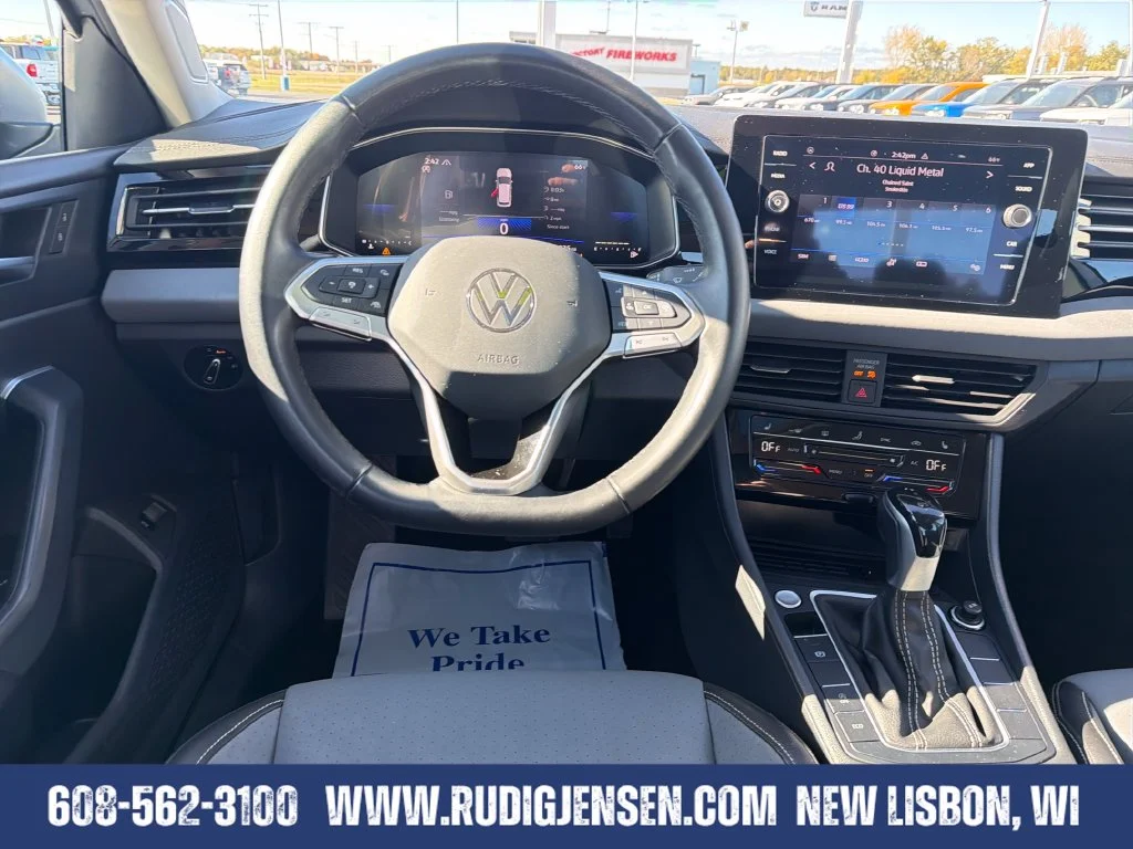 Used 2025 Gray Volkswagen 1.5T SE image 13
