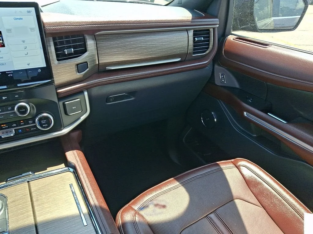 Used 2024  Ford Limited image 50