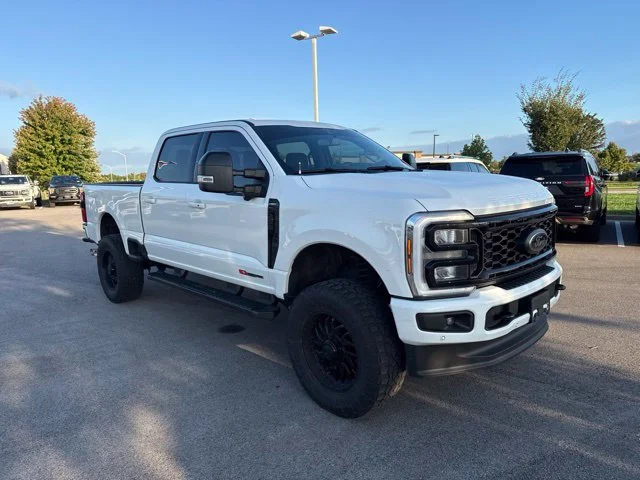 Used 2025 Star White Ford Lariat image 1