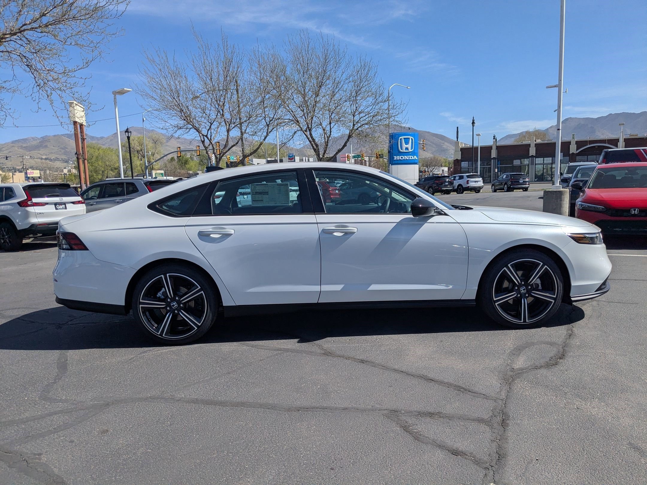 New 2026 Platinum White Pearl Honda SE image 2