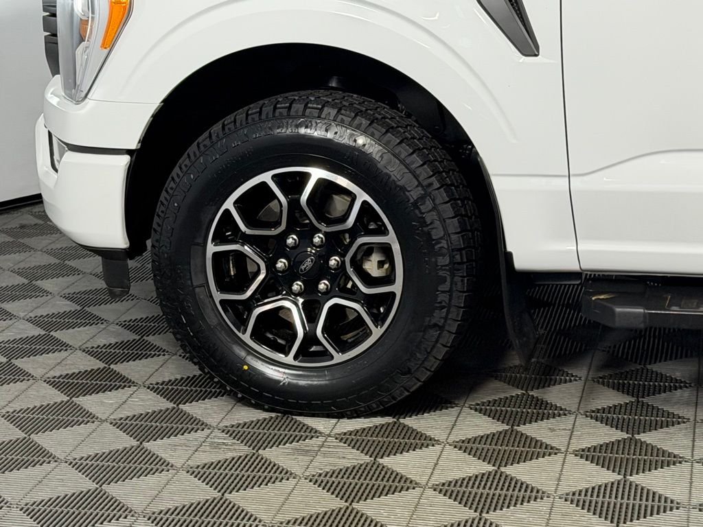 Used 2023 Oxford White Ford XLT image 9