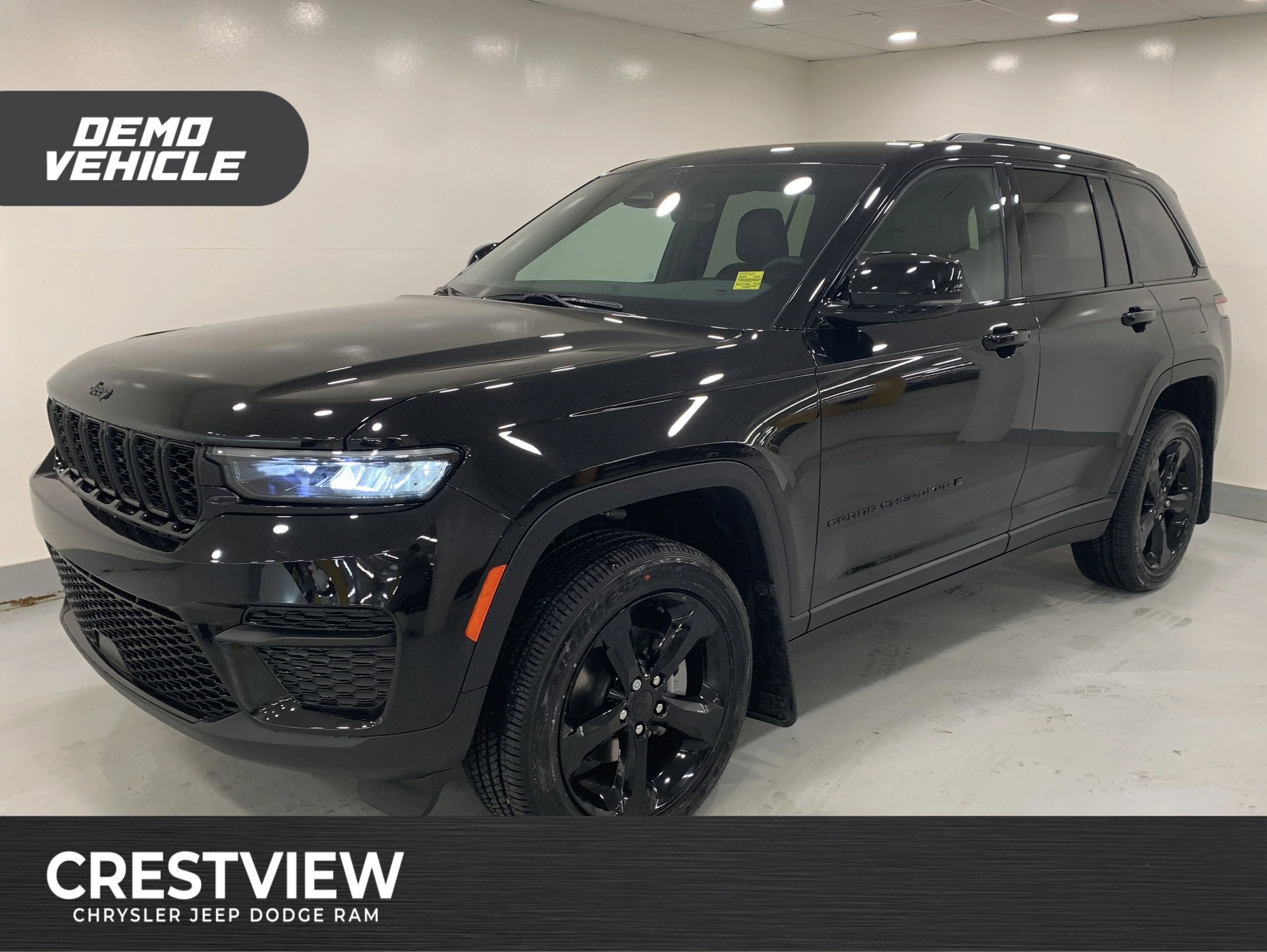 New 2025 Diamond Black Crystal Pearl Jeep Altitude image 1