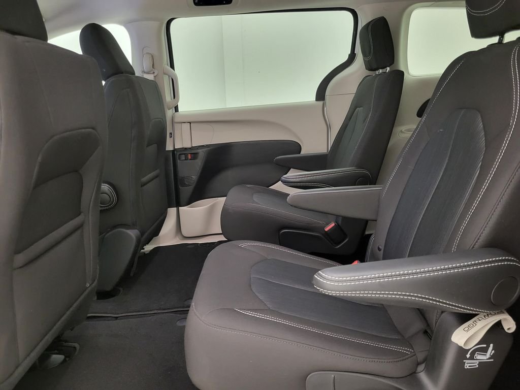 Used 2024 White Chrysler LX image 39