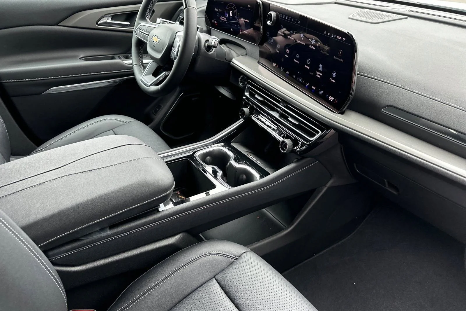 2025 Chevrolet Traverse LT - Photo 18