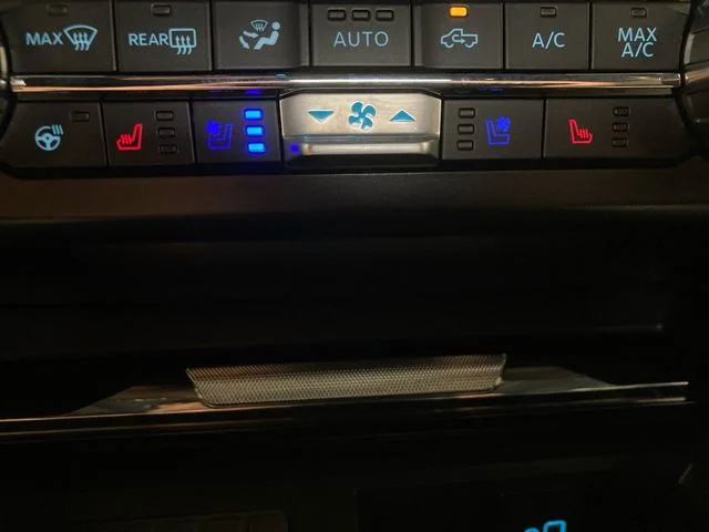 Certified Used 2025  Ford Lariat image 19