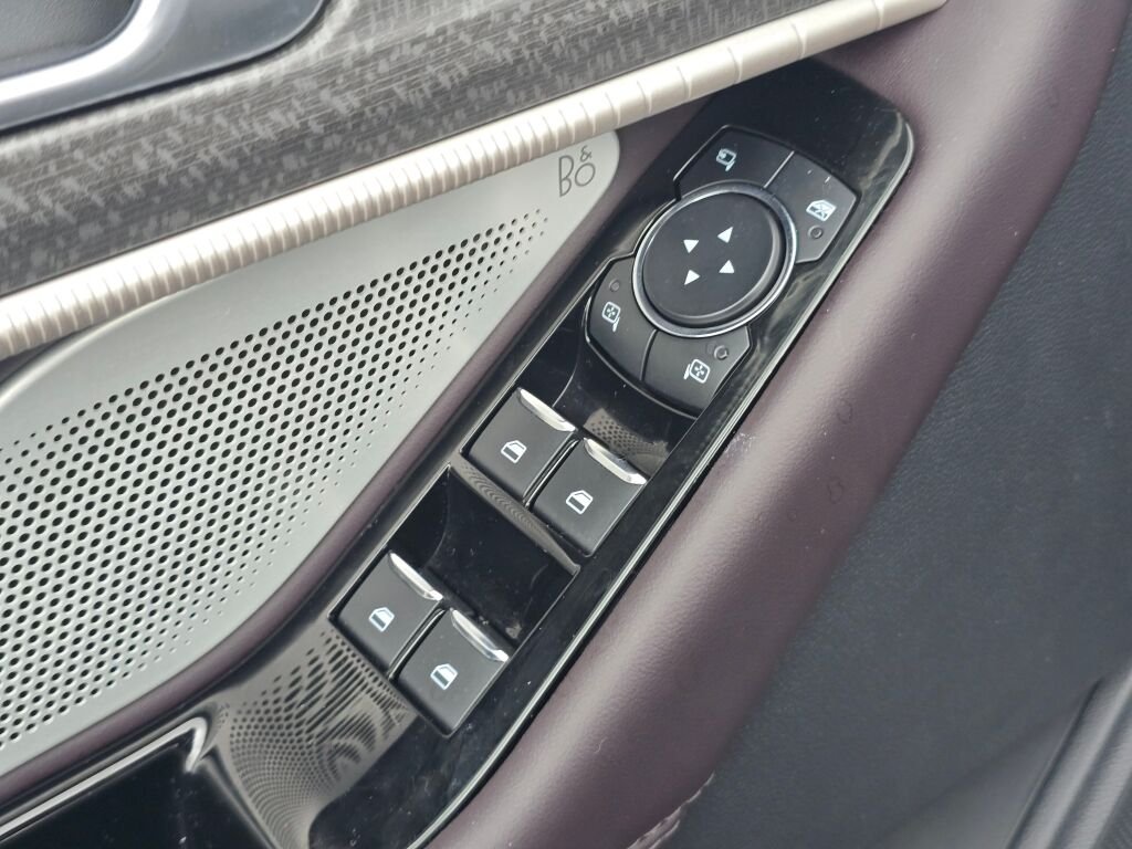 Used 2025 Gray Metallic Ford Platinum image 20