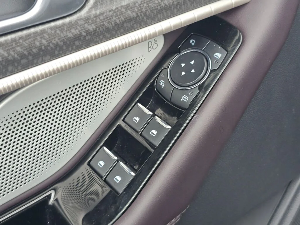 Used 2025 Gray Metallic Ford Platinum image 20