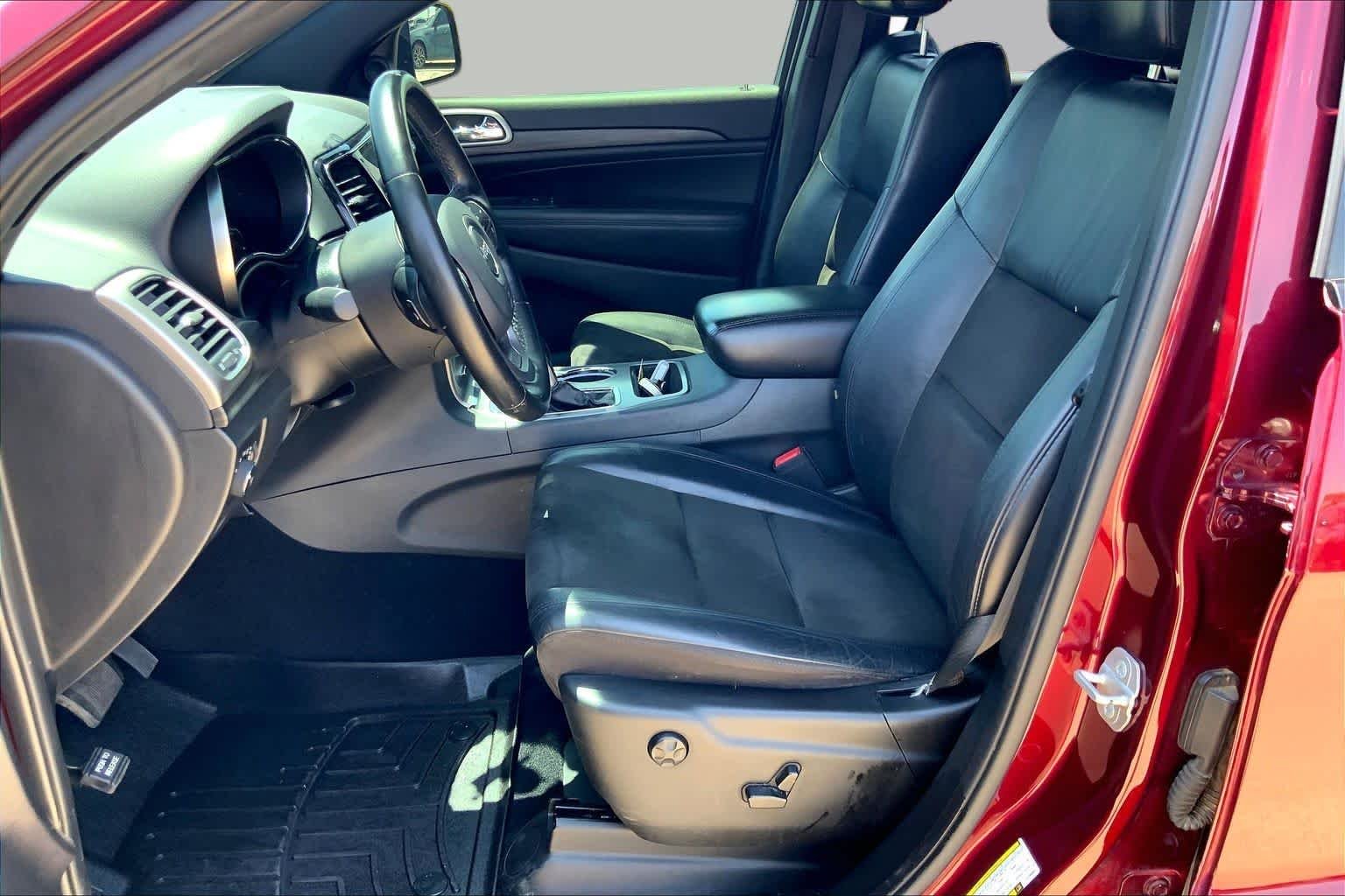 Used 2020 Velvet Red Pearlcoat Jeep Altitude image 8
