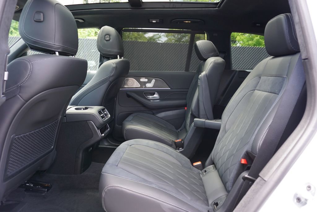 New 2026 MANUFAKTUR Moonlight White Metallic Mercedes-Benz GLS 63 AMG® image 93