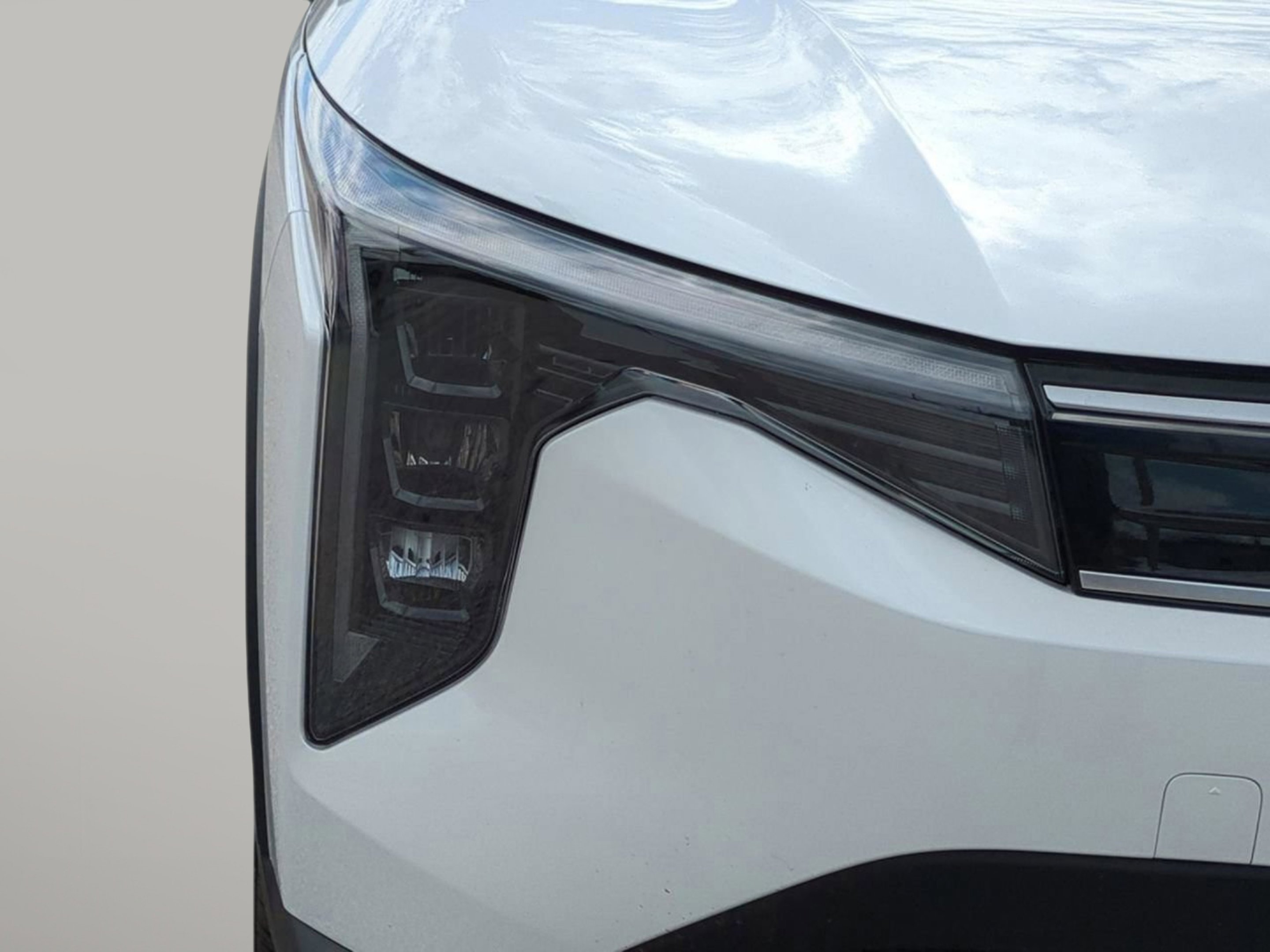 New 2026 Snow White Pearl Kia EX image 11