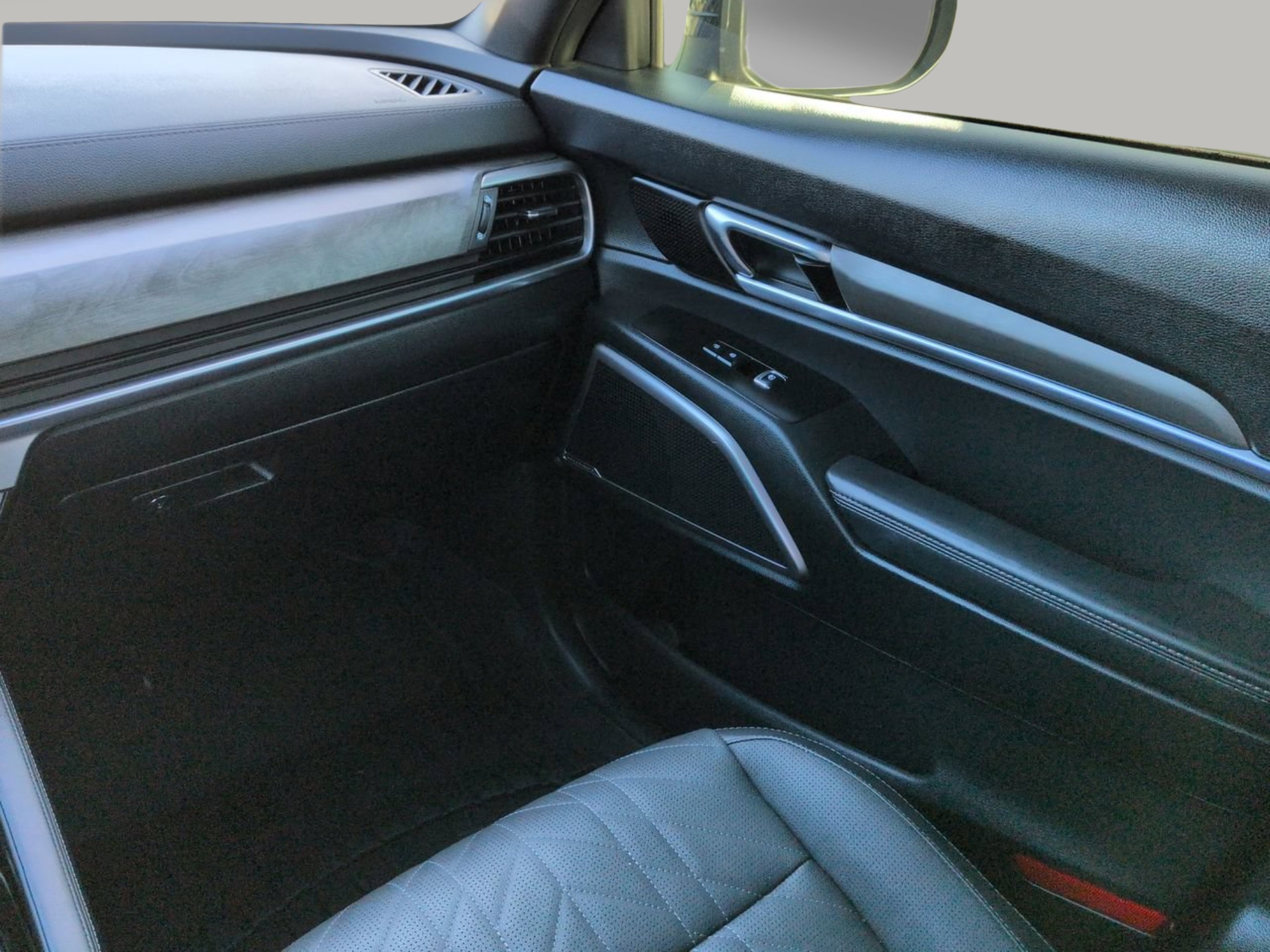 Certified Used 2025 Panthera Metal Kia EX X-Line image 16