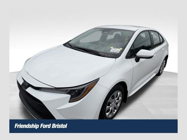 Used 2025  Toyota LE image 1