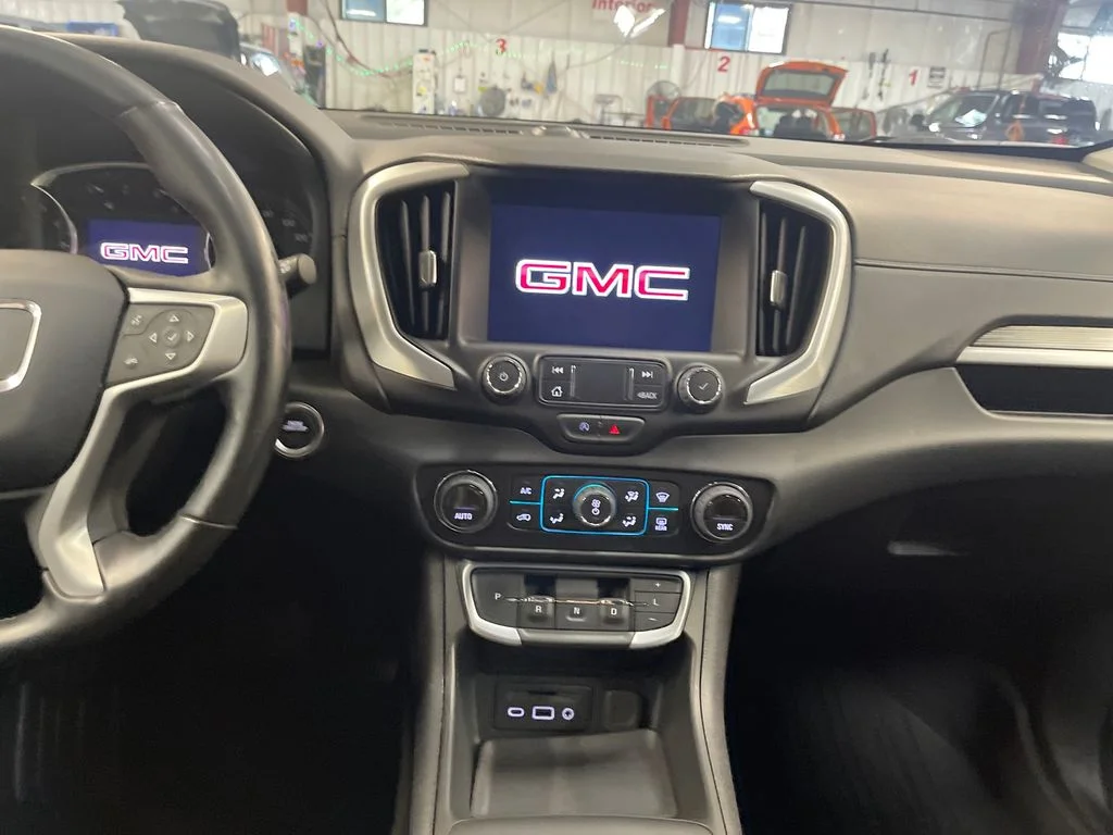 Used 2023 Silver GMC SLT image 19