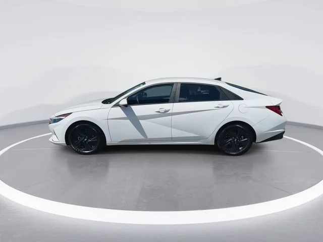 Used 2023 White Hyundai Blue image 5